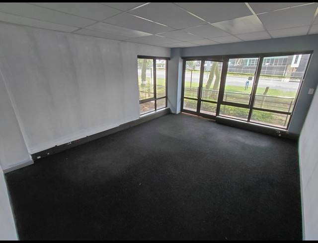 345M² OFFICE TO LET IN MAGALIESSIG